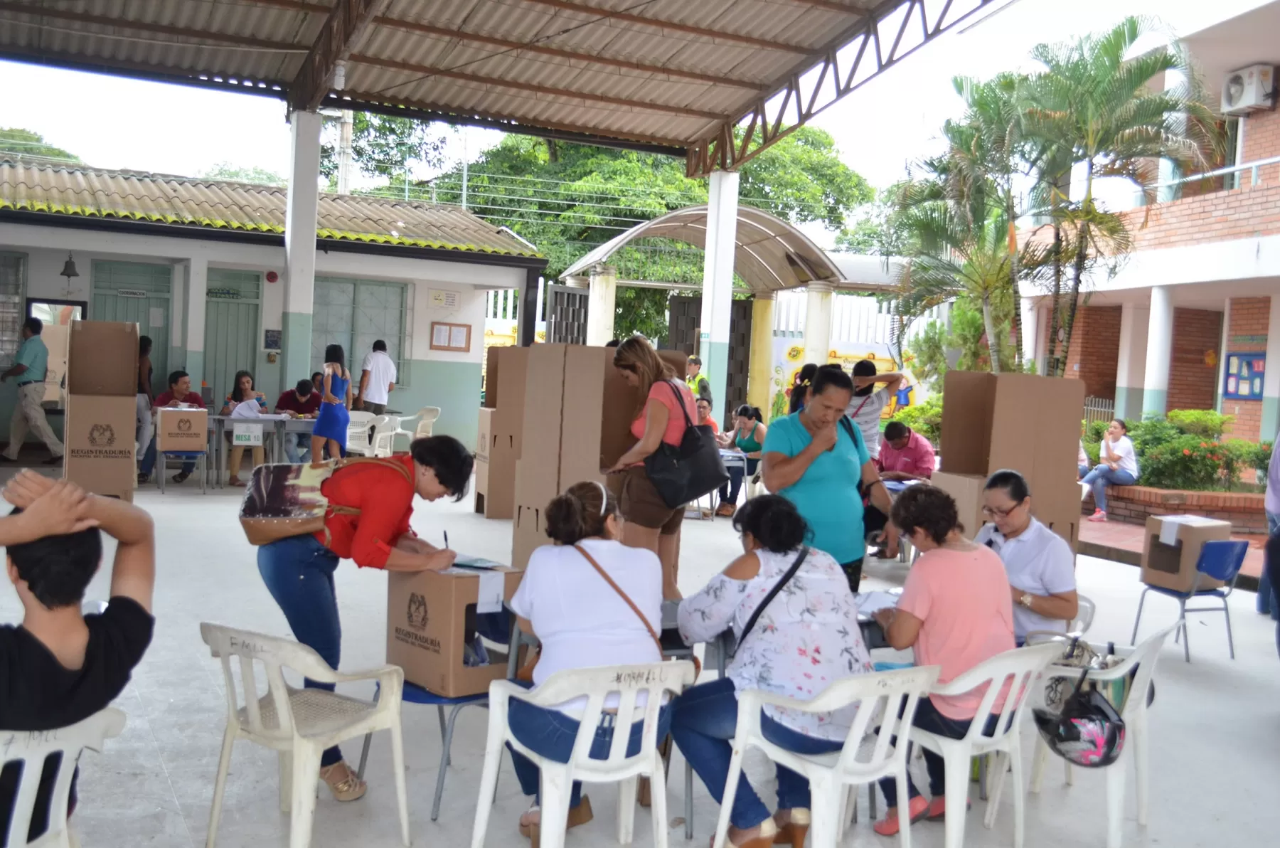 Puesto de votación del colegio Flor de mi Llano en Arauca.